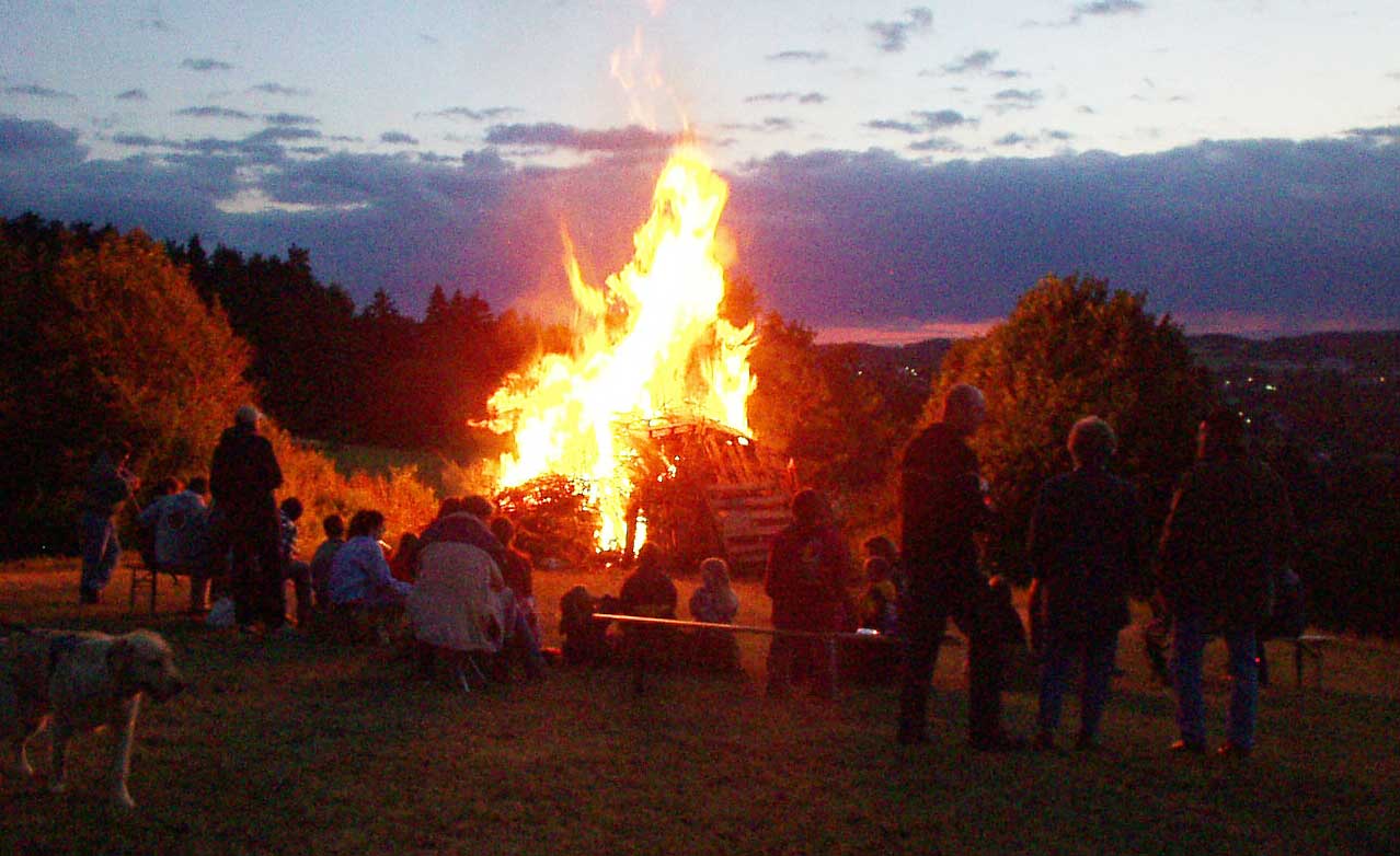Johannisfeuer am Hirmershof