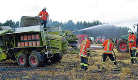 Brennende Strohpresse. Foto: Nordbayerische Nachrichten