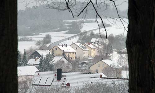 Ostern 2008 - Das verschneite Hainbronn mit Blick auf die H�ƒ¤user im Erlenweg