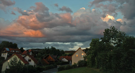 Wolken t�rmen sich �ber Hainbronn
