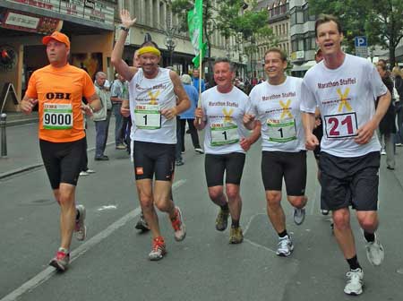 Die Prominentenstaffel mit GfK-Chef Klus W�bbenhorst und Erlangens Oberb�rgermeister Siegfried Balleis