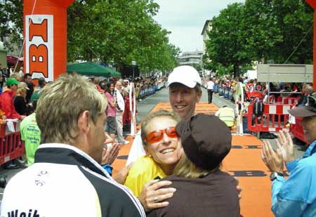 Bussis f�r die Siegerin: Kerstin Steg gewinnt den Metropolmarathon in F�rth