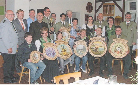 Die W�rdentr�ger der Hainbronner Sch�tzen. Foto: Nordbayerische Nachrichten