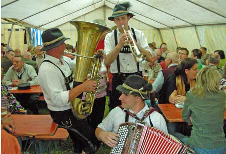 Die \"Fregga\" beim Dorffest Hainbronn