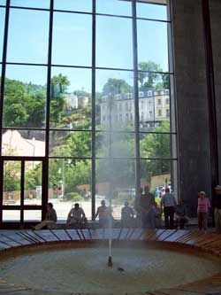 Eine der ber�mten Quellen in Karlsbad
