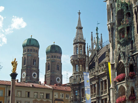 Die M�nchner Frauenkirche und das Rathaus