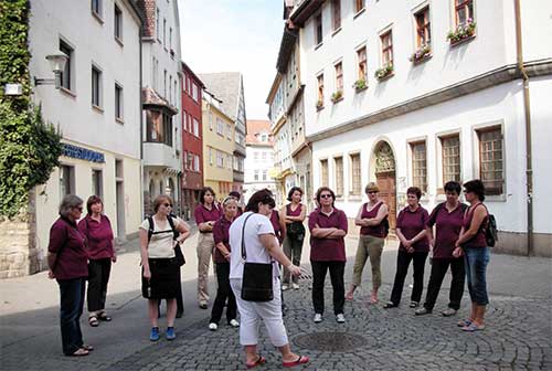 Die Frauen des Hainbronner Bastelkreises bei der Stadtführung in Erfurt