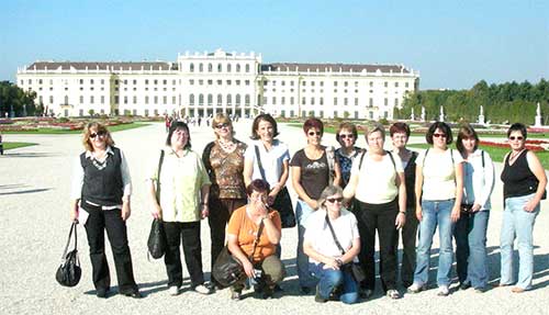 Die Flinken Finger aus Hainbronn vor Schloss Sch�ƒ¶nbrunn